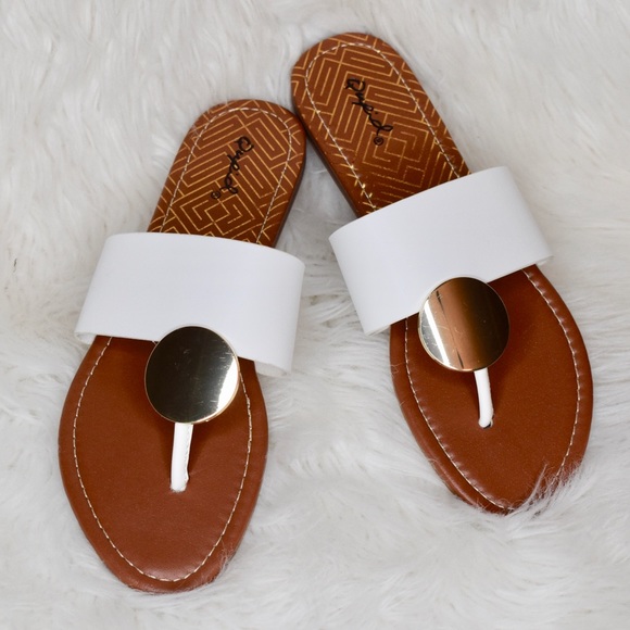 Qupid Shoes - Qupid Thong Sandals - Size 7